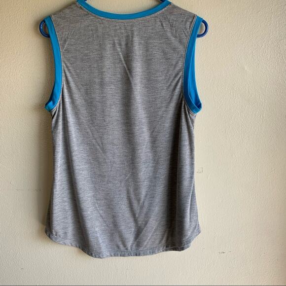 Disney Parks Time For A Castle Selfie Gray Tee Size Medium - Picture 2 of 5
